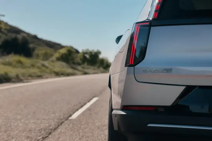 Volvo EX60: el SUV eléctrico que promete cambiarlo todo (y hasta 810 km de un tirón) 3 Merca2 Parte trasera Volvo EX60