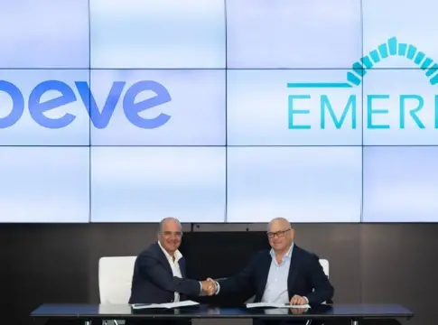 Pie de foto de izquierda a derecha. Carlos Barrasa, director de Commercial & Clean Energies de Moeve, y Joaquín Merino, CEO de Emerita Resources Carlos Barrasa, director de Commercial & Clean Energies de Moeve, y Joaquín Merino, CEO de Emerita Resources