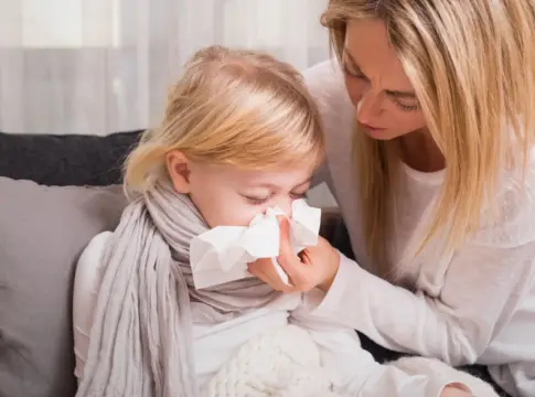 Alerta sanitaria en Madrid: los catarros y virus de otoño se adelantan varias semanas este año Alerta sanitaria en Madrid: los catarros y virus de otoño se adelantan varias semanas este año