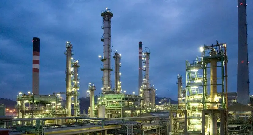 Repsol dispara su potencial con el ‘boom’ del refino y prepara 2.000 millones para recomprar acciones 1 Merca2 Imagen: Repsol refinería de Coruña