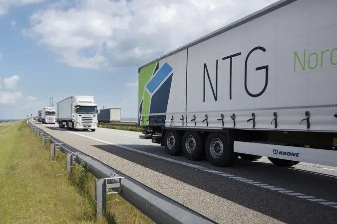 Europa tiene camiones, pero le faltan conductores: el cuello de botella que amenaza con disparar el precio del transporte 2 Merca2 Transporte por carretera. Imagen Camiones de NTG