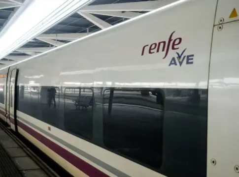 Vagón de un tren AVE de Renfe en las vías de la estación de Atocha. Fuente: Agencias Vagón de un tren AVE de Renfe en las vías de la estación de Atocha. Fuente: Agencias