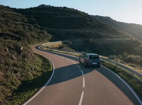 Volvo EX60 en carretera Volvo EX60 en carretera