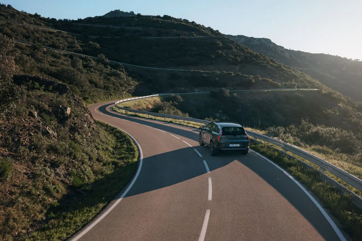 Volvo EX60 en carretera