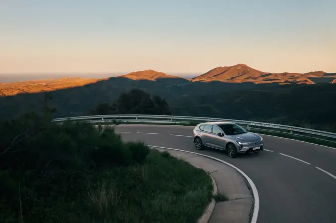 Volvo EX60: el SUV eléctrico que promete cambiarlo todo (y hasta 810 km de un tirón) 10 Merca2 Volvo EX60. Autonomia en carretera