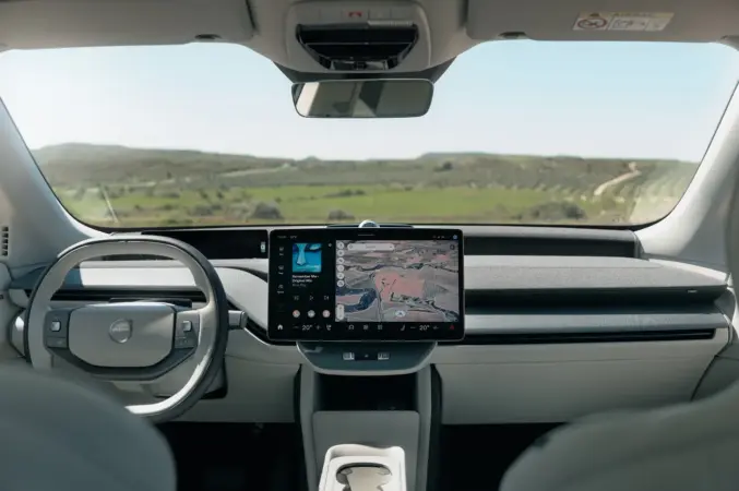 Volvo EX60: el SUV eléctrico que promete cambiarlo todo (y hasta 810 km de un tirón) 11 Merca2 Volvo EX60. Pantalla