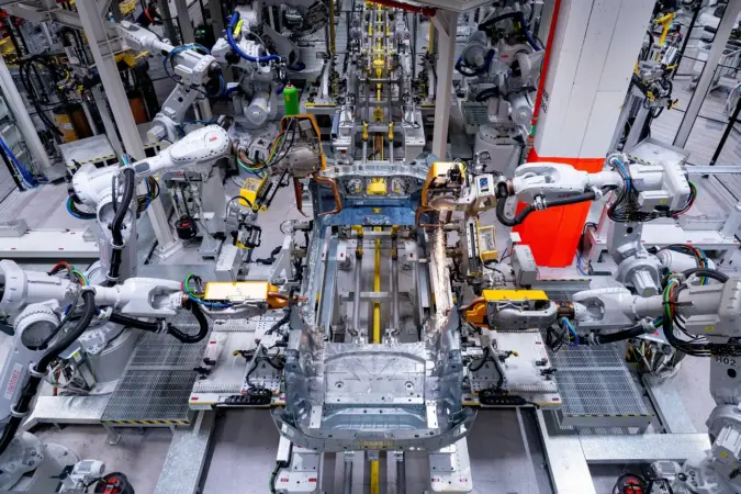 Volvo EX60: el SUV eléctrico que promete cambiarlo todo (y hasta 810 km de un tirón) 4 Merca2 Volvo EX60. Producción