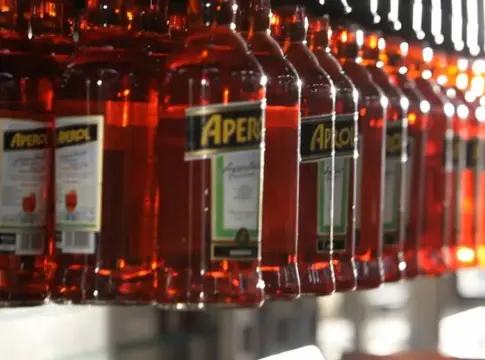 aperol_production_canale_plant_1 Campari va a por nuevos consumidores con Aperol