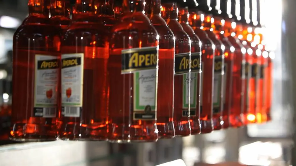 aperol_production_canale_plant_1 Campari va a por nuevos consumidores con Aperol