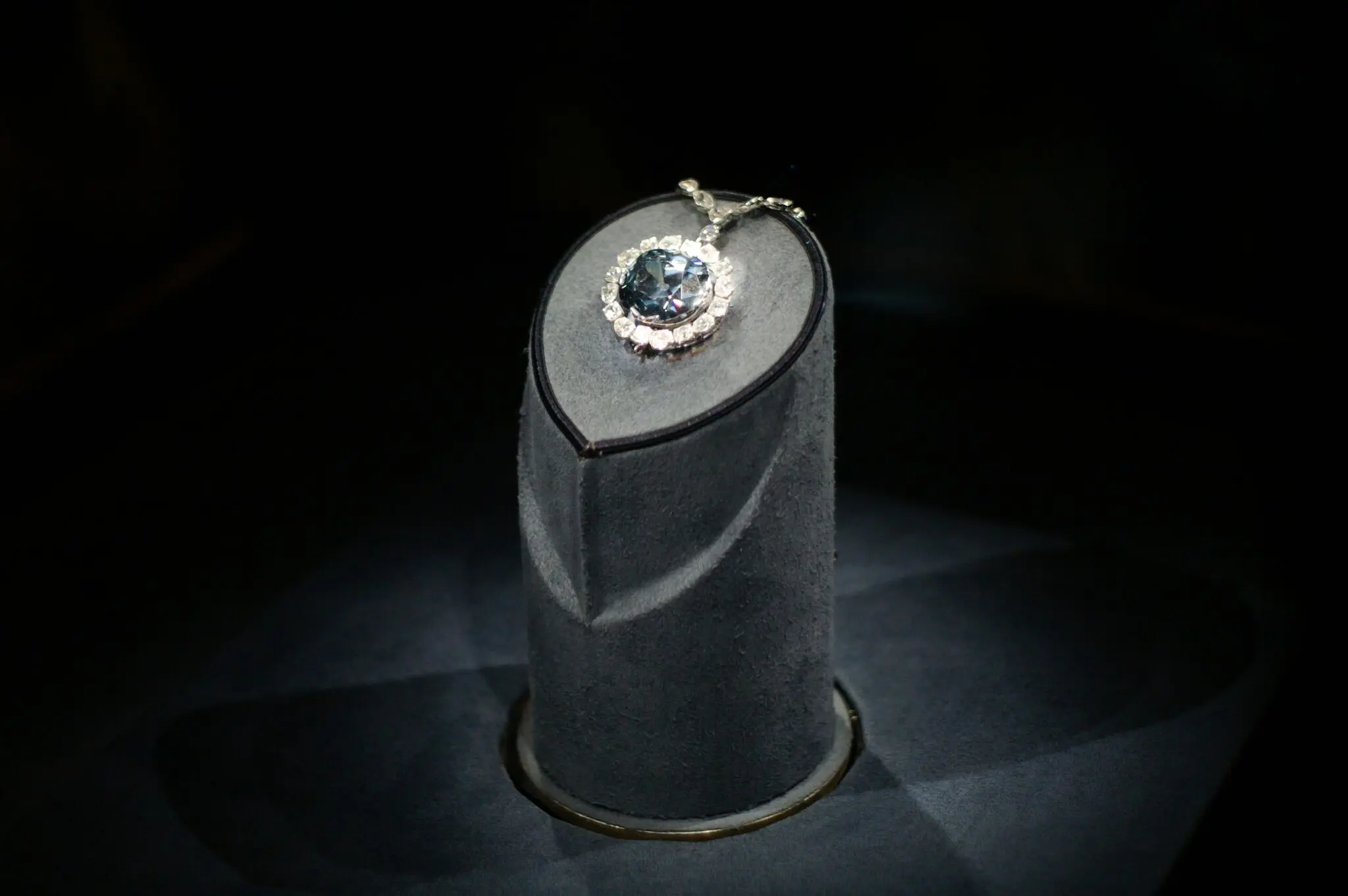 El Boucheron de diamante de 10 quilates: el activo refugio que Céline Dion luce en París 1 Merca2 alta joyería Boucheron
