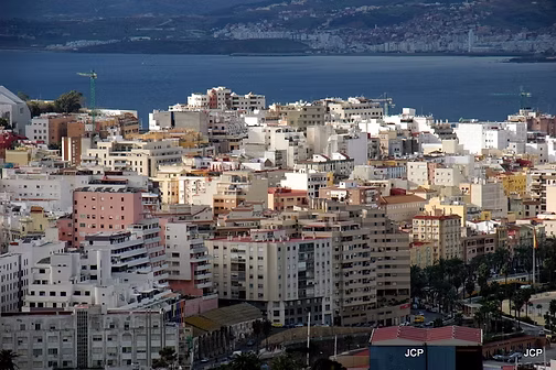Ceuta rompe la tendencia inmobiliaria: un barrio se hunde un 27,9% mientras otras zonas disparan el precio de la vivienda 3 Merca2 ceuta pisos Merca2