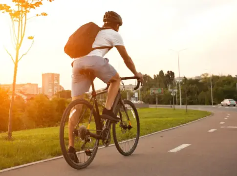 Qué hacer si te llega la nueva multa de la DGT por adelantamiento a ciclistas y en qué casos se puede recurrir Qué hacer si te llega la nueva multa de la DGT por adelantamiento a ciclistas y en qué casos se puede recurrir