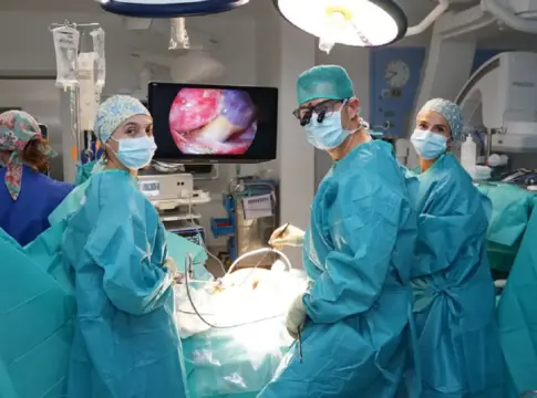 cirugía sobre la válvula mitral mediante minitoracotomía y técnica rib-sparing. Hospital Ruber Internacional cirugía sobre la válvula mitral mediante minitoracotomía y técnica rib-sparing. Hospital Ruber Internacional
