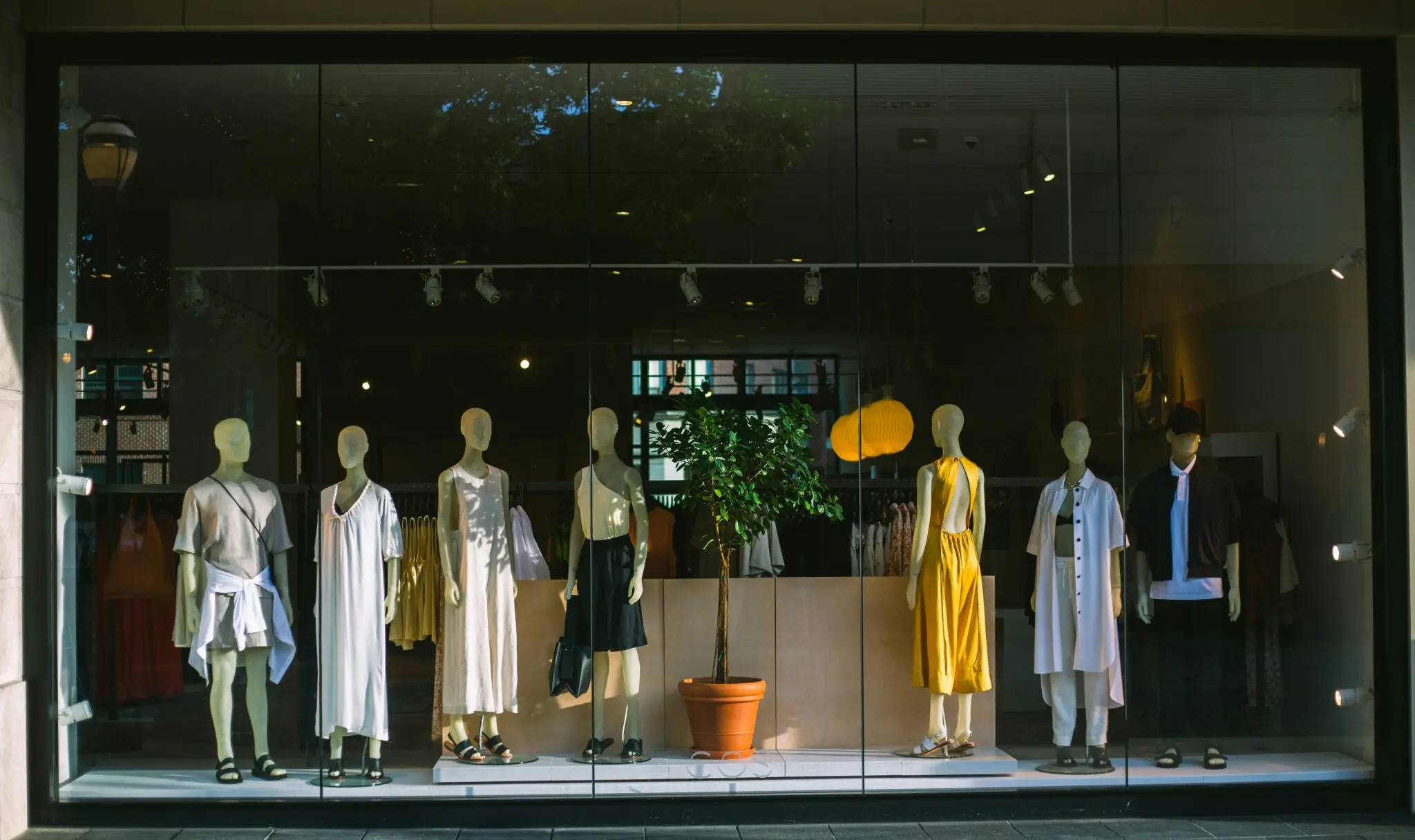 El Corte Inglés abre un espacio de moda urbana para captar al cliente joven y frenar la fuga a Zara y Primark 1 Merca2 estrategia El Corte Inglés