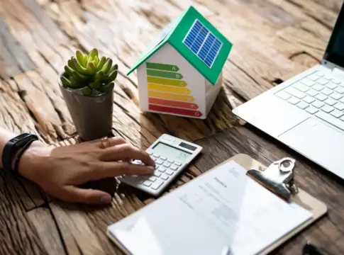 Mercado libre vs PVPC: la OCU aclara cuál es la mejor opción para no pagar de más este invierno Mercado libre vs PVPC: la OCU aclara cuál es la mejor opción para no pagar de más este invierno