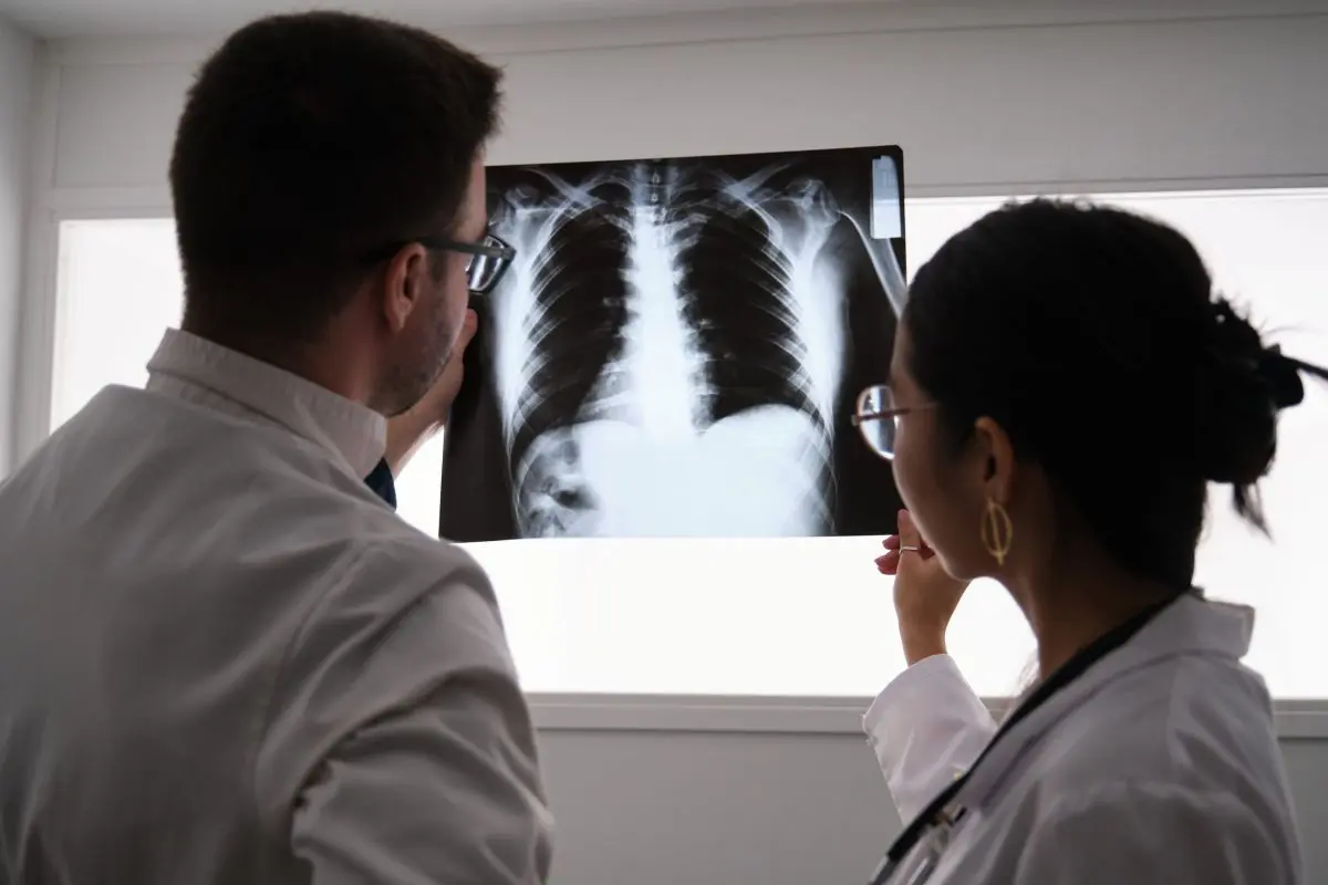 Pacientes y profesionales sanitarios ponen voz a la fibrosis pulmonar en ‘Más allá del pulmón’