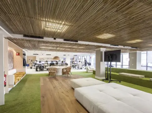 formación en IA Los españoles quieren formación en IA en el trabajo