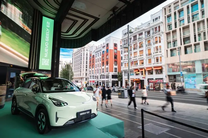 Geely E2 aterriza en España desde 18.505 € con el Plan Auto+, el eléctrico más vendido de China 4 Merca2 geely1 Merca2