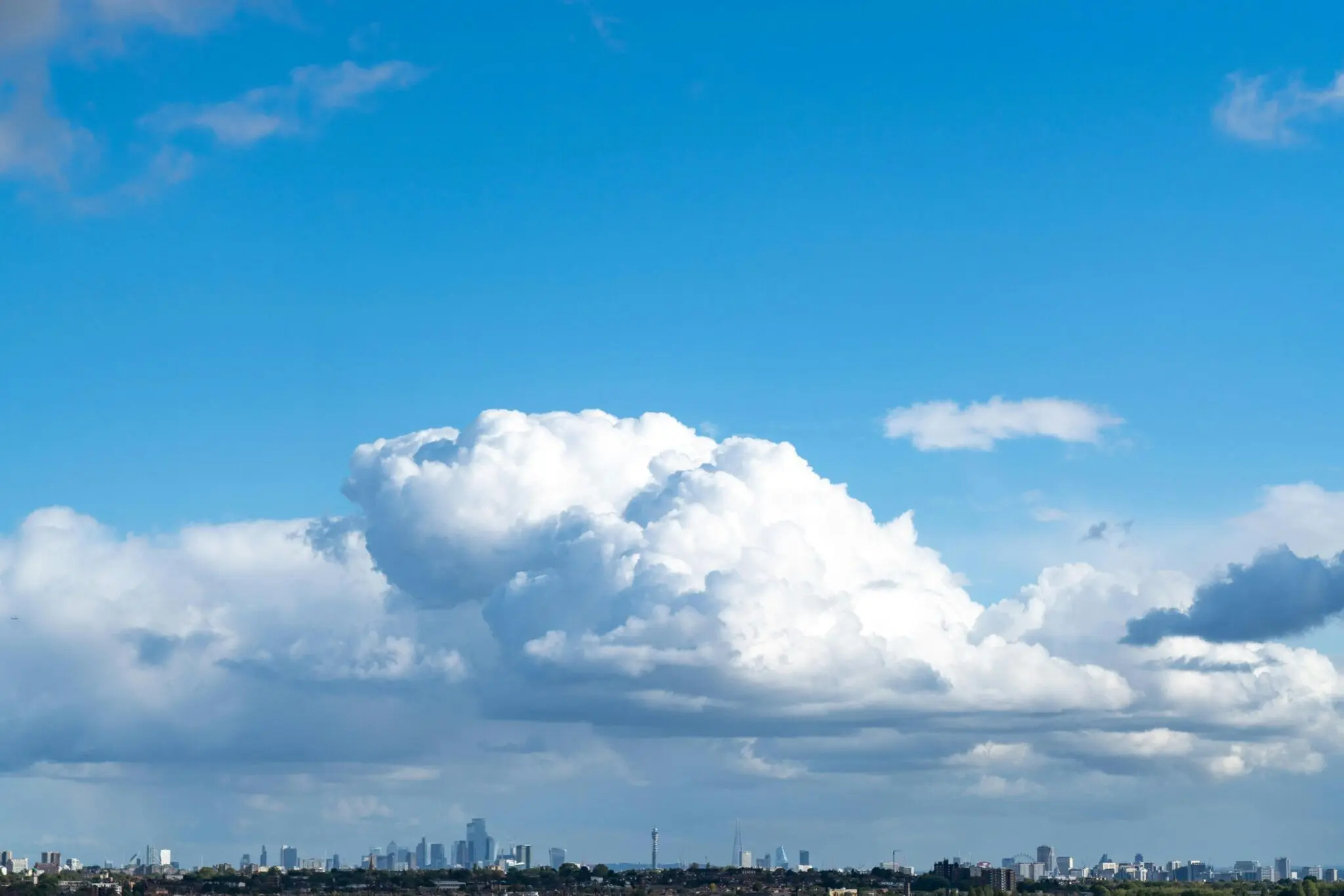 La masa de aire polar en España: AEMET activa la alerta naranja por granizo y caída de 12 ºC 1 Merca2 alerta naranja AEMET