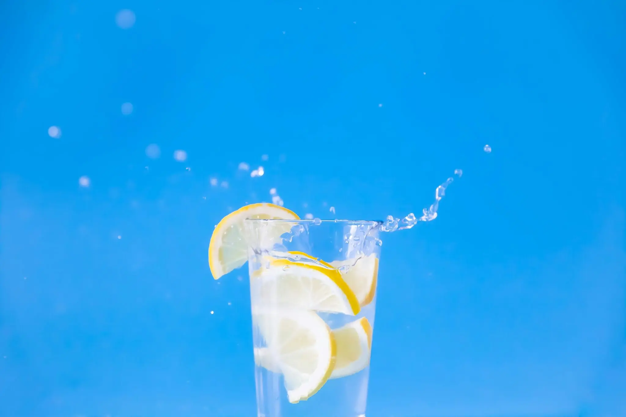 Micronutrientes para rendimiento físico: repón lo que el calor y el sudor ponen en riesgo 1 Merca2 vitaminas y minerales deportistas