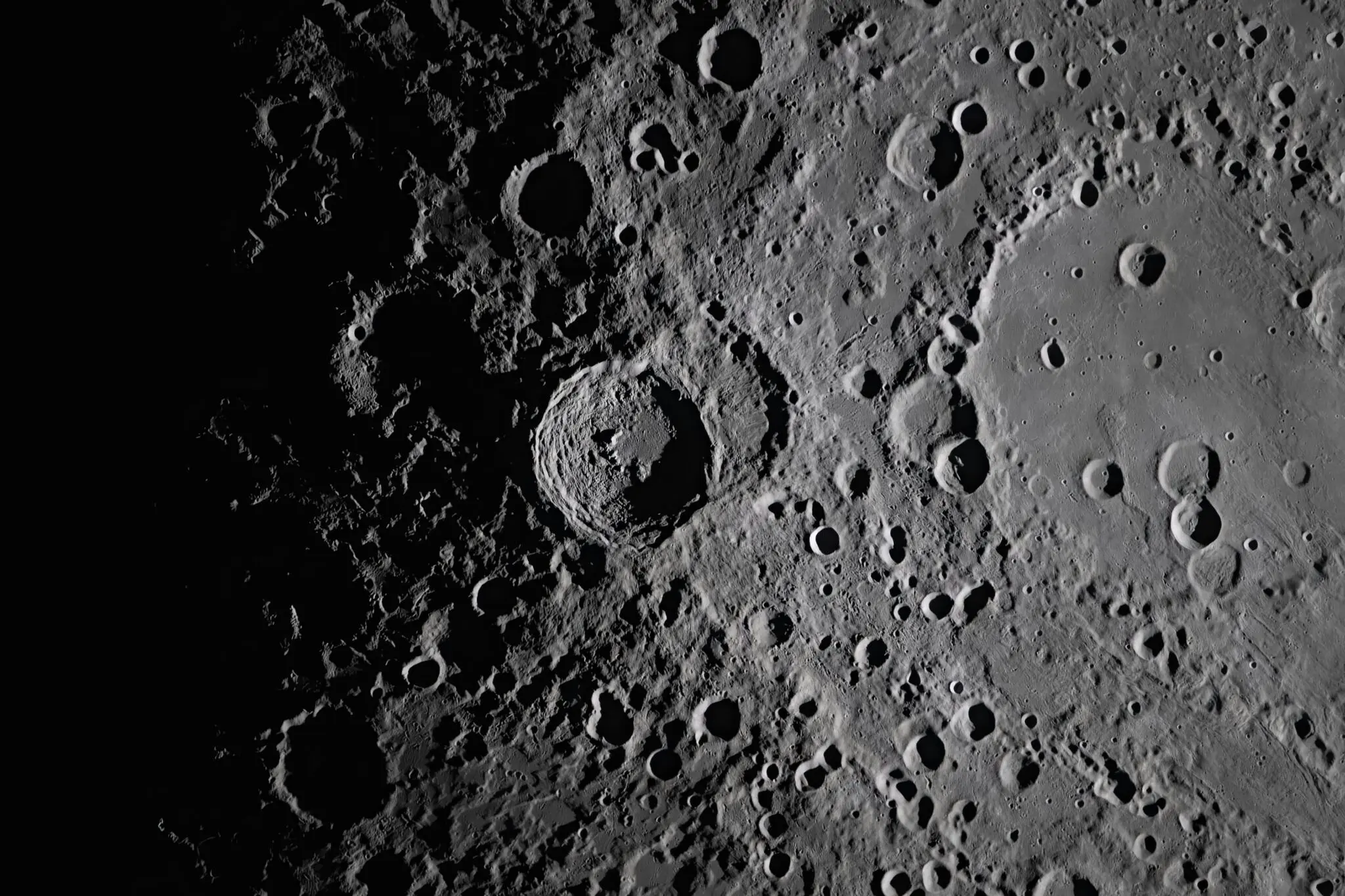 Un objeto del tamaño de una ballena excava un nuevo cráter lunar irrepetible 1 Merca2 cráter McGetchin