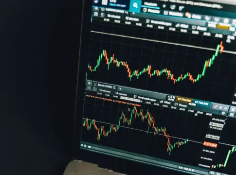 okx-controles-aml-depositos-apuestas-portada OKX depósitos apuestas