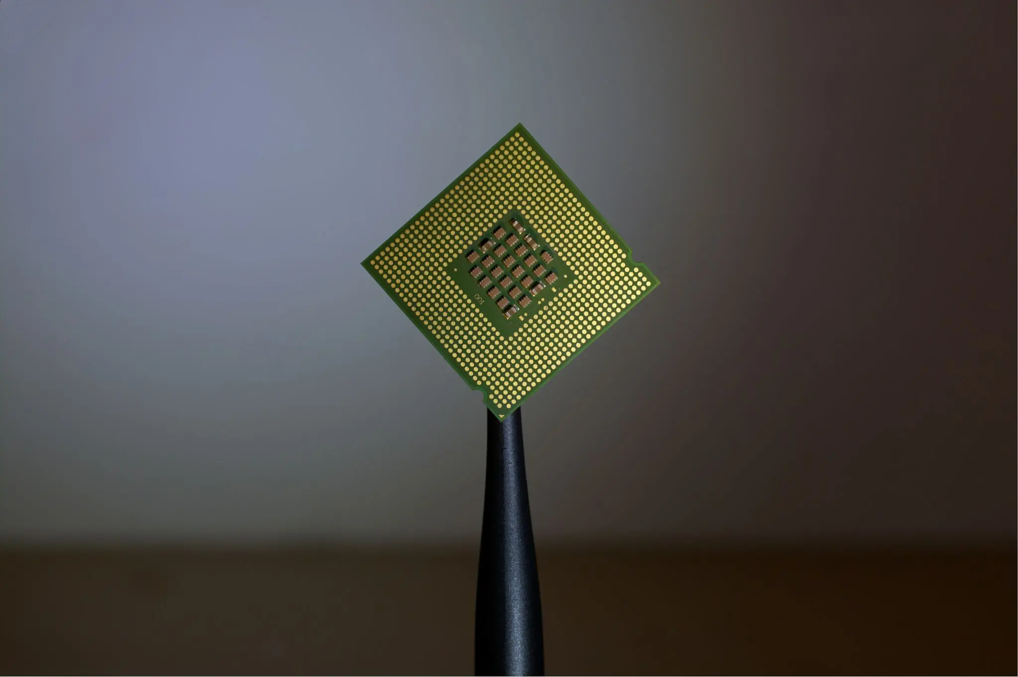 OpenAI diseña su primer chip IA con Broadcom en 20 meses usando su propia IA 1 Merca2 Broadcom
