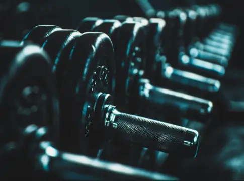 pesas-hiit-core-fuerza-aerobica-40-portada pesas y HIIT