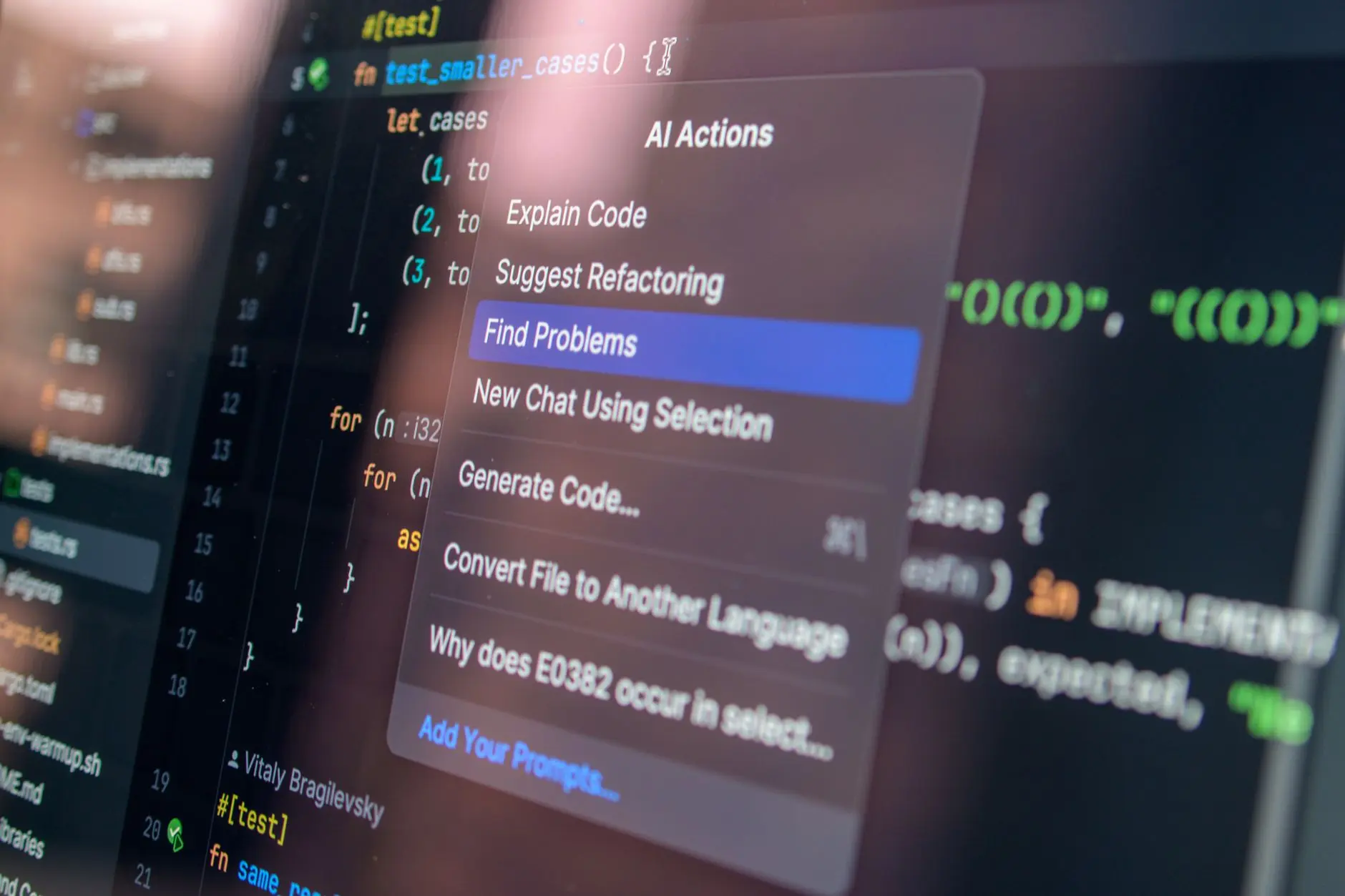 Close-up de programación asistida por IA con opciones de menú para depuración y resolución de problemas.