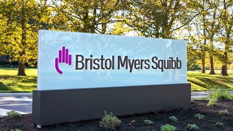 ESMO 2026 concentra en Madrid los datos que pueden cambiar el mapa de la oncología 2 Merca2 Imagen: Bristol Myers Squibb. Panel exterior de sus oficinas. Fuente: Bristol Myers Squibb