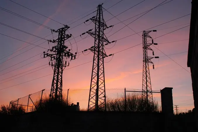 La demanda mundial de electricidad se acelera y, en 2025, crecerá unas 2,3 veces más rápido que la demanda total de energía 2 Merca2 Electricidad. Imagen de Roman Soto en Pixabay