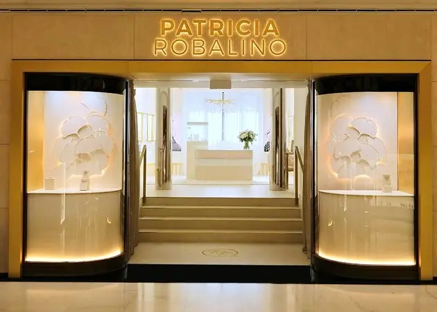 Patricia Robalino elige Madrid para iniciar su expansión internacional y abre su primera boutique europea en Galería Canalejas 1 Merca2 Exterior boutique PATRICIA ROBALINO GALERIA CANALEJAS 1 Merca2