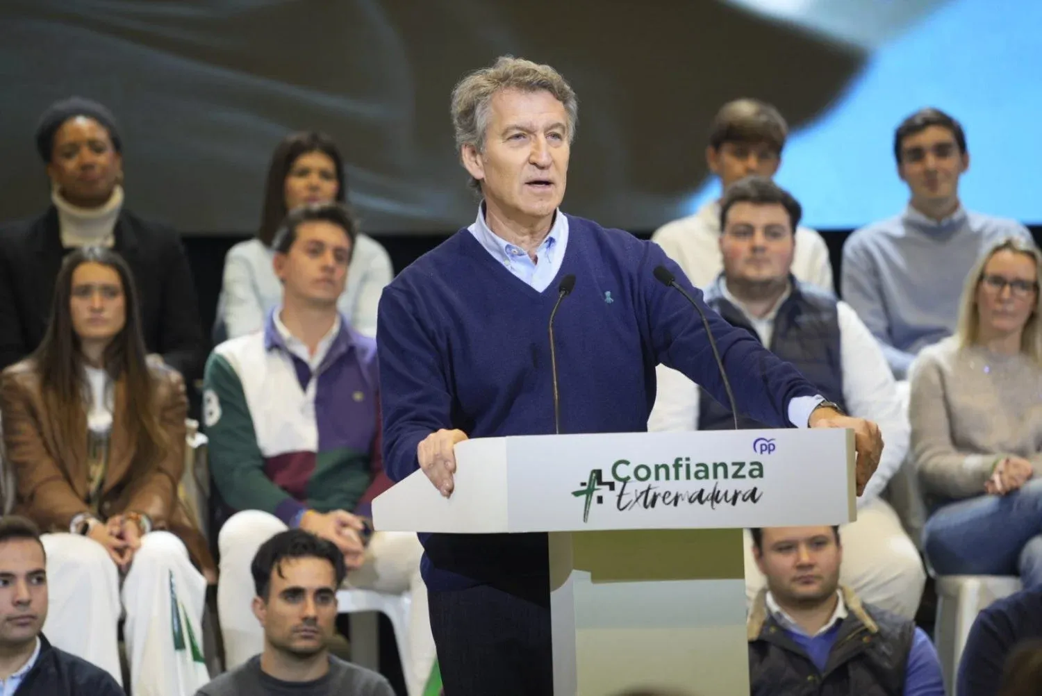 Feijóo presentó su Feijóo presentó su