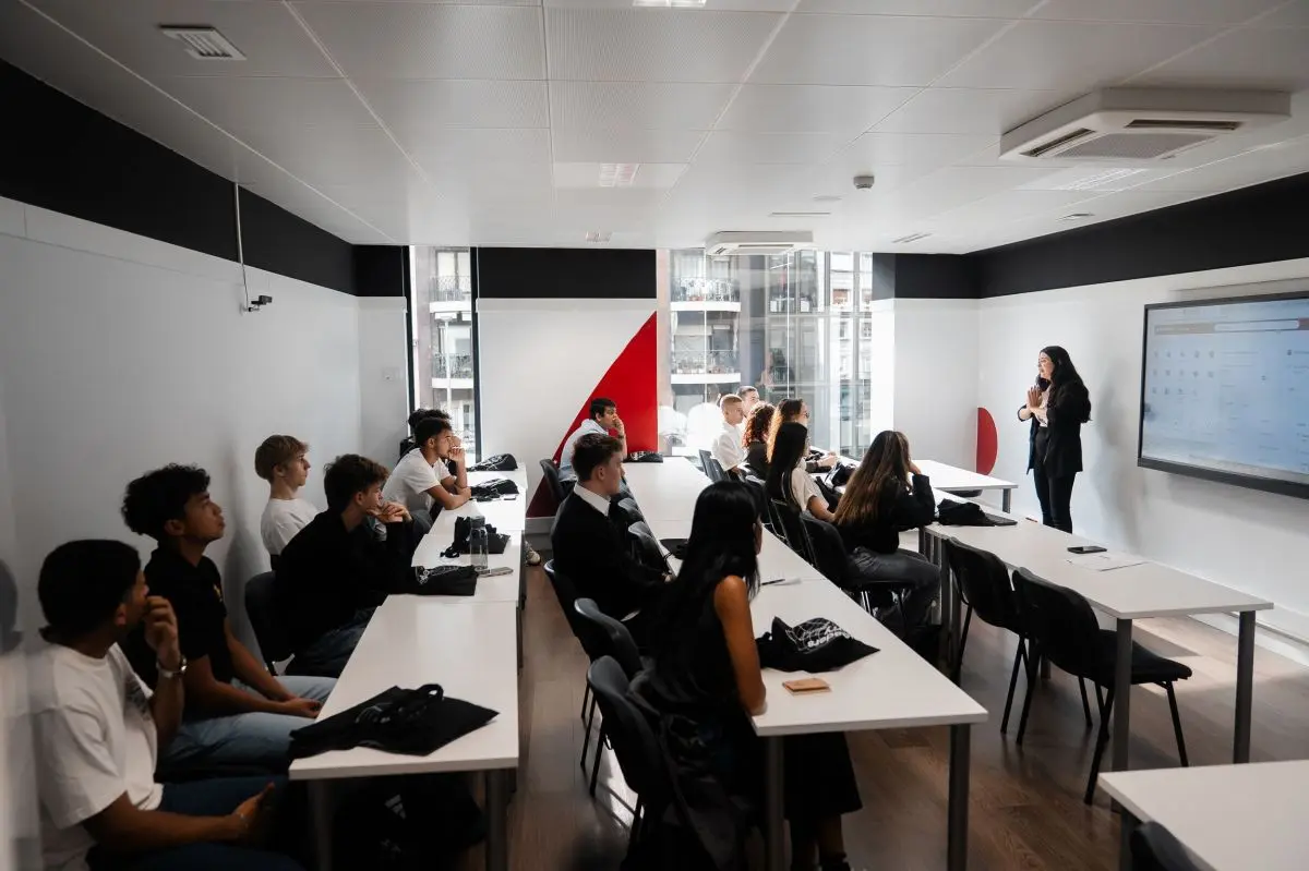 GBSB Global refuerza su posición en el sector de la educación empresarial en España con su presencia en destacados rankings de 2026
