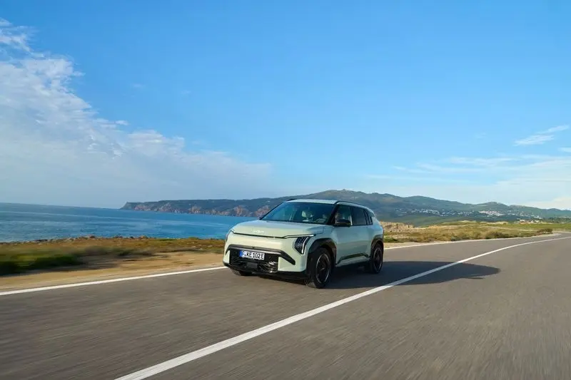 Kia EV3: el eléctrico que ya es el segundo más vendido de España y quiere ser el único coche de la casa 1 Merca2 KIA EV3 Merca2