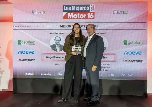 Premios Motor16 2026: una gala, en el 43 aniversario, que celebra la excelencia 8 Motor16 PREMIO RANGE ROVER ROSA BELLON Merca2