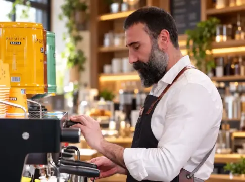 Raul Villanueva, barista Raul Villanueva, barista de Saula.