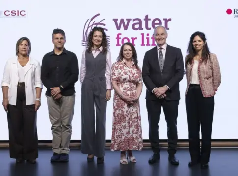 Water for Life De izquierda a derecha: Ethel Eljarrat, Marc Rius, Alba Ancochea, Rosemary Morris-Castico, Alec Cameron y Marta Fernández