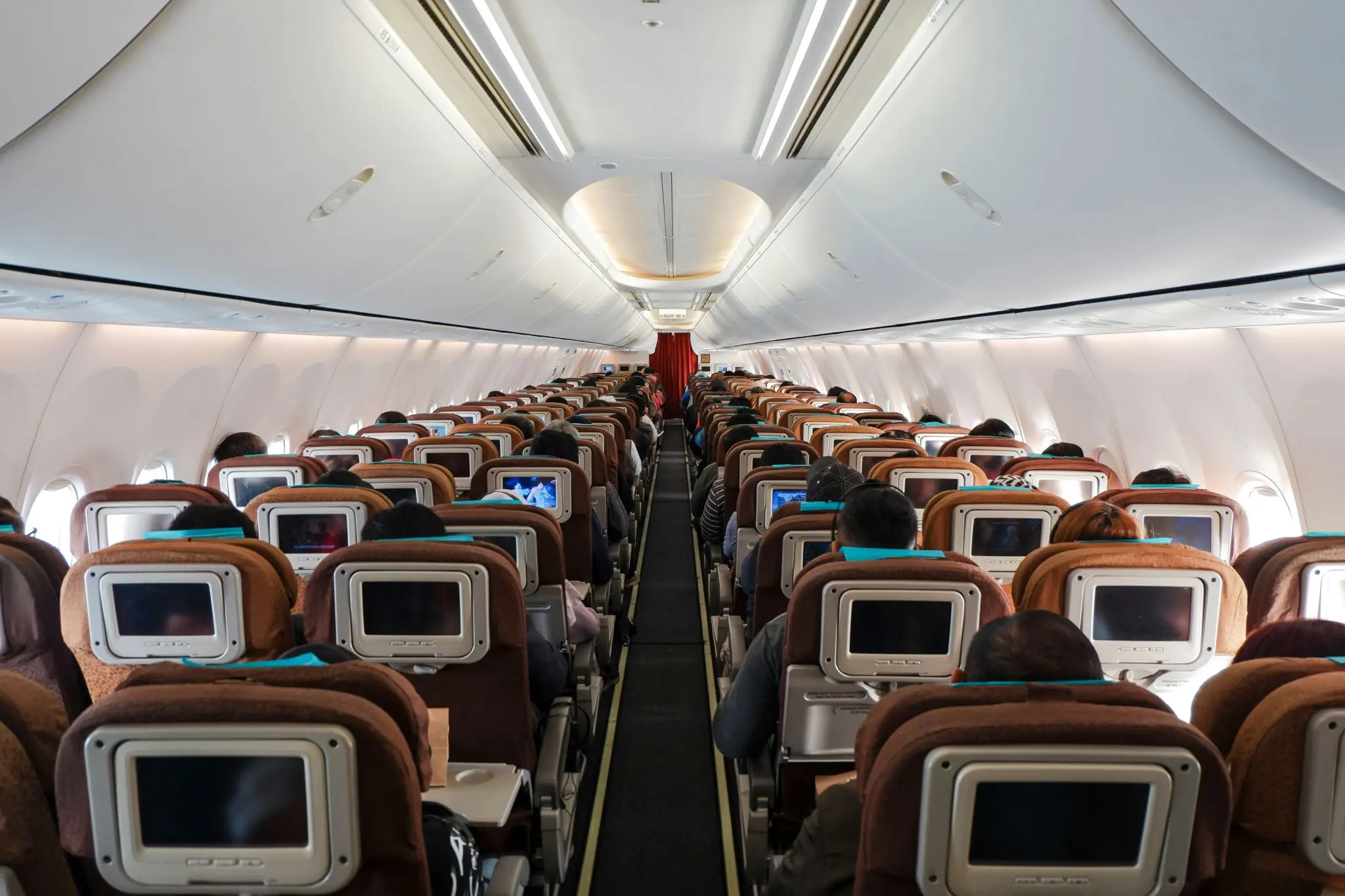 Air Europa Express plantea a sus tripulantes de cabina un salario base por debajo del SMI 1 Merca2 salario inferior al SMI