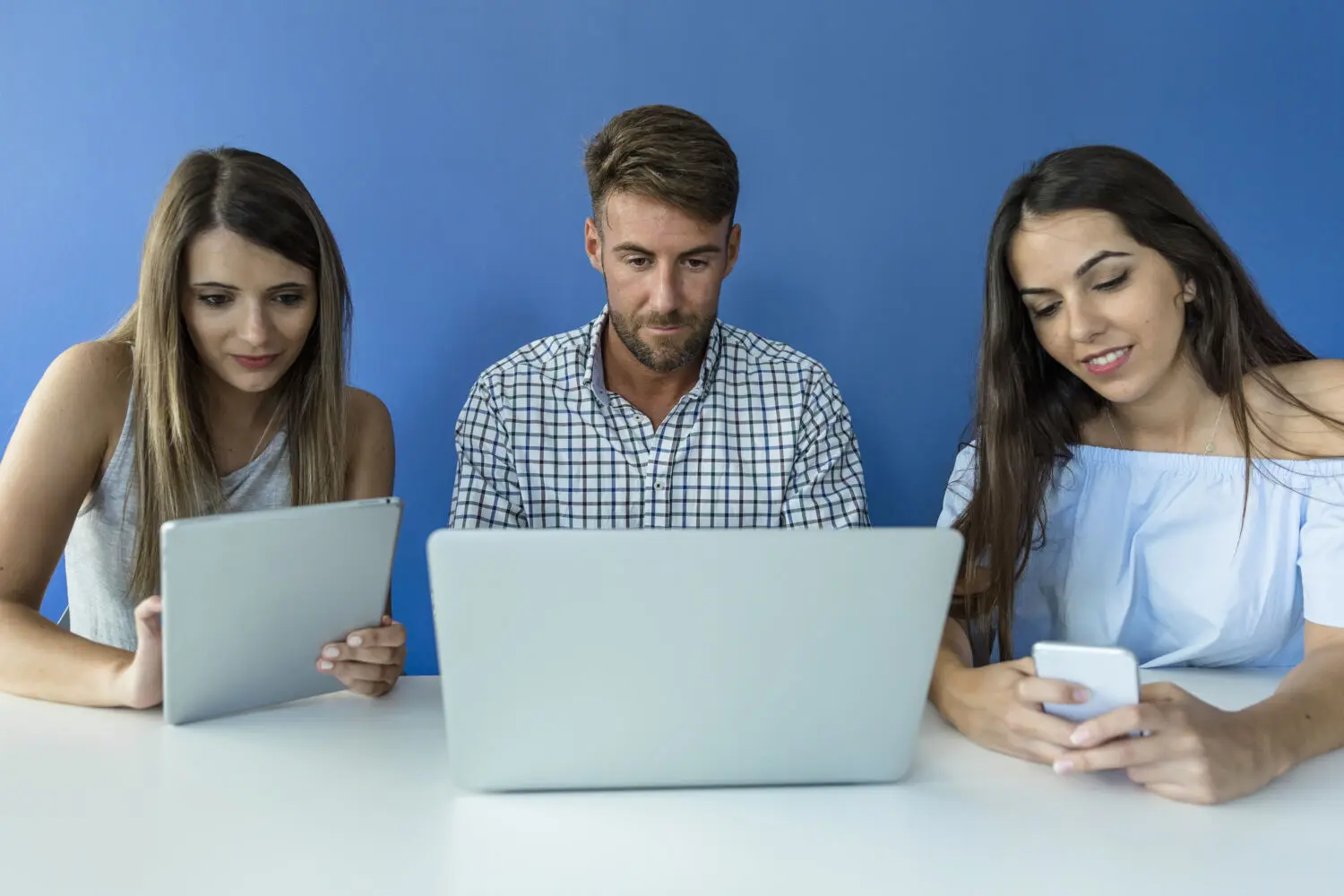 El 95% de los jóvenes quiere ser jefe antes de los 30: el informe de IWG que revela cómo la IA está pulverizando la jerarquía laboral El 95% de los jóvenes quiere ser jefe antes de los 30: el informe de IWG que revela cómo la IA está pulverizando la jerarquía laboral