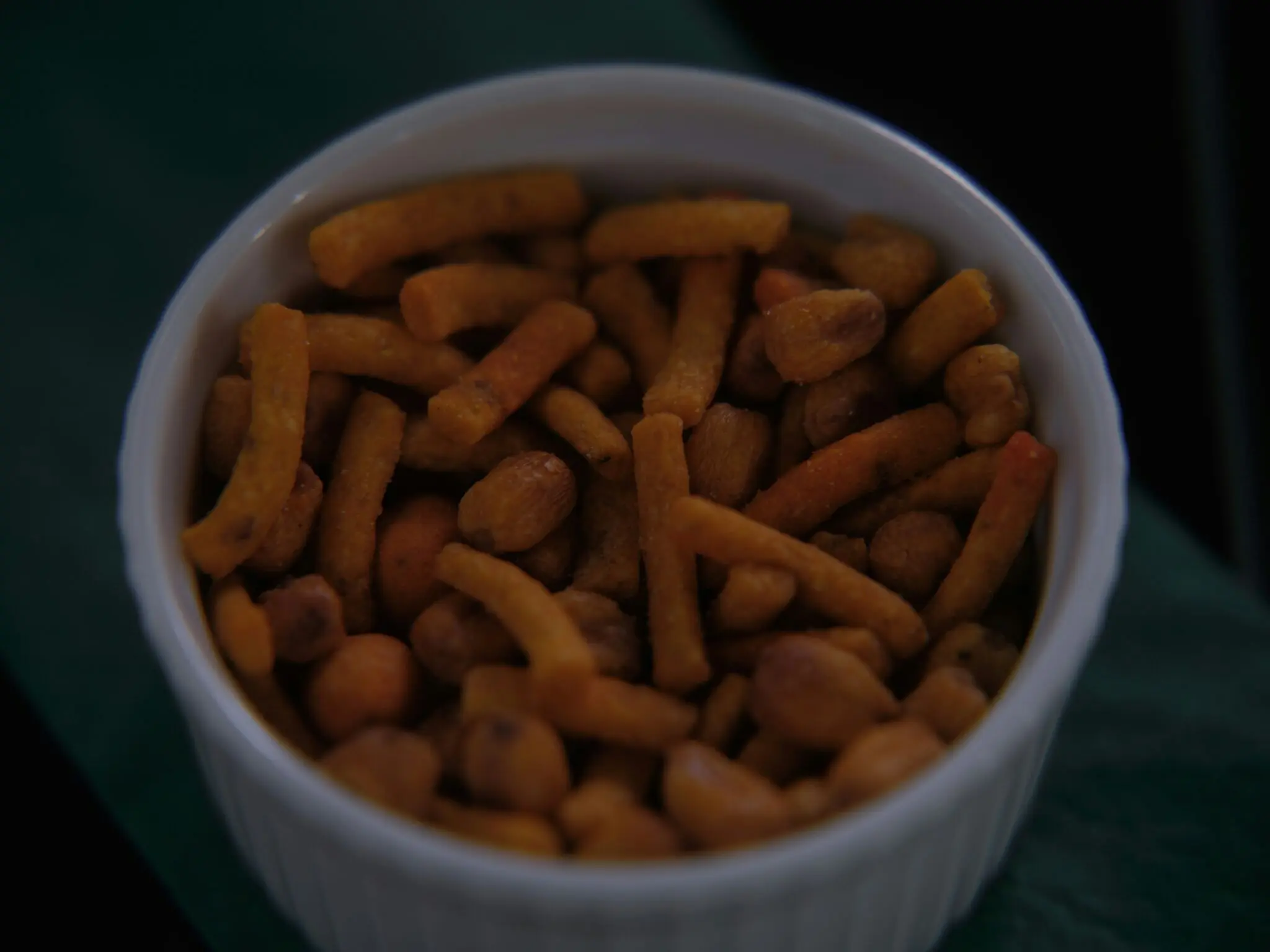 Los aperitivos de bar más saludables: por qué los frutos secos y las aceitunas ganan a los fritos 1 Merca2 qué pedir en el bar