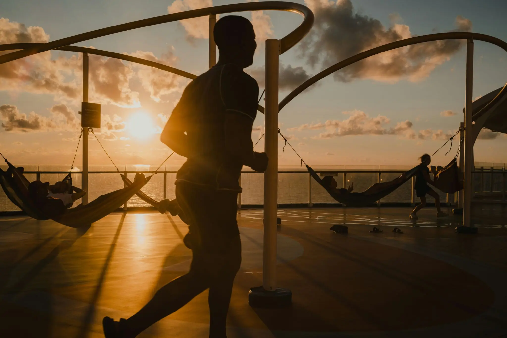 El ejercicio de cardio de 10 minutos: el hábito diario que eleva tu energía y cuida tu composición corporal 1 Merca2 rutina cardio corta