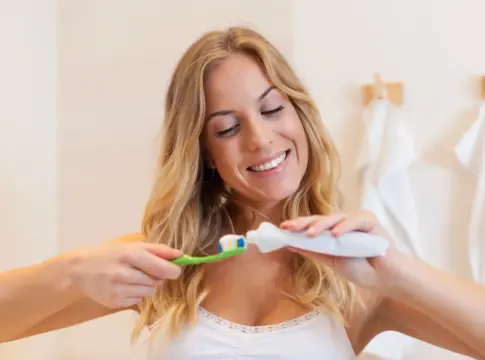 “Lo peor que le puedes hacer a tus dientes”: la advertencia de la doctora Setefilla Hernández sobre lavarse la boca tras el desayuno “Lo peor que le puedes hacer a tus dientes”: la advertencia de la doctora Setefilla Hernández sobre lavarse la boca tras el desayuno