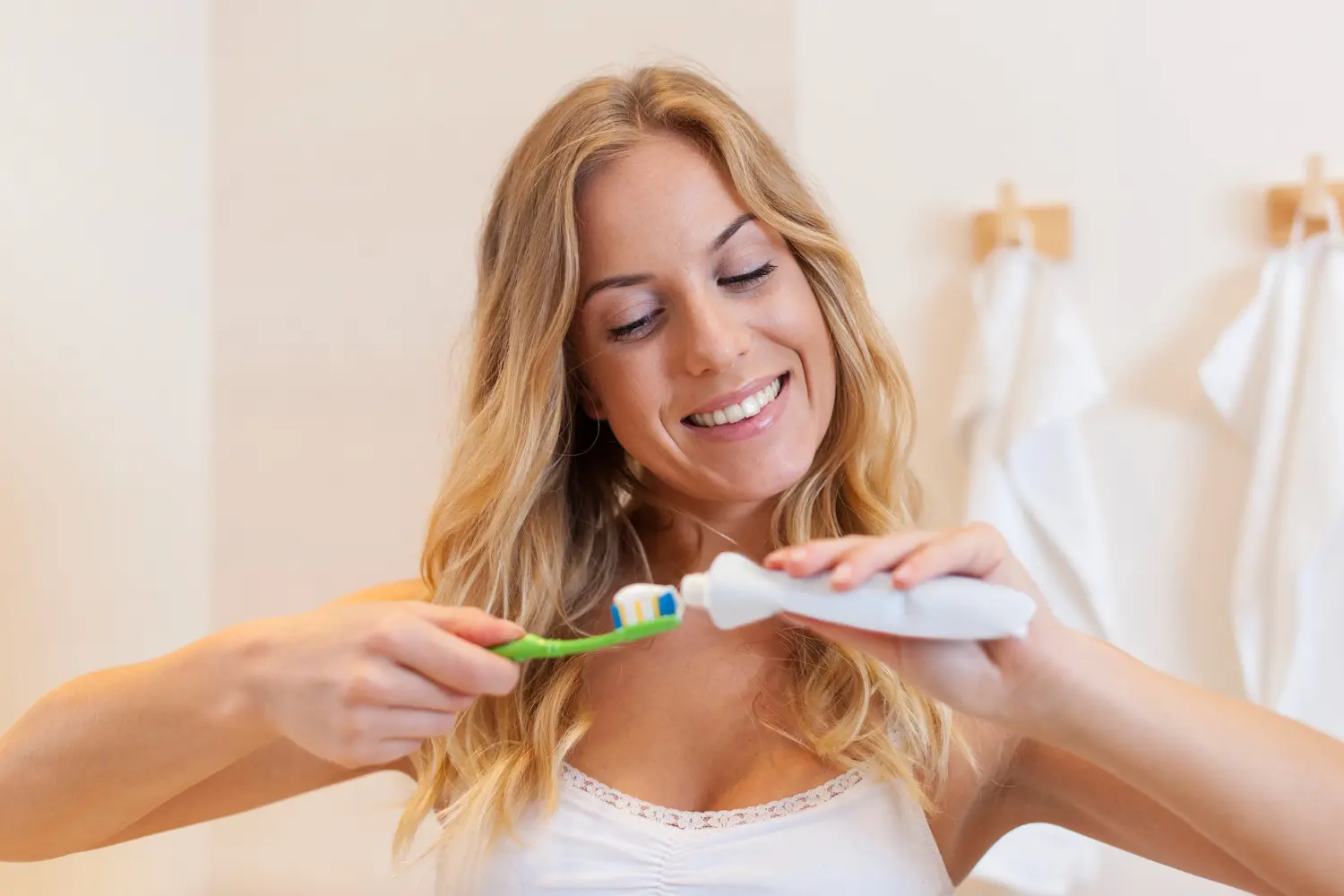 “Lo peor que le puedes hacer a tus dientes”: la advertencia de la doctora Setefilla Hernández sobre lavarse la boca tras el desayuno “Lo peor que le puedes hacer a tus dientes”: la advertencia de la doctora Setefilla Hernández sobre lavarse la boca tras el desayuno