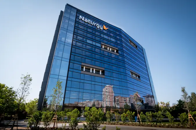 Naturgy encuentra en las centrales de gas el impulso que pierde en las renovables 1 Merca2 Nueva sede de Naturgy en
Madrid. Avenida de América, 38. Fuente: Naturgy