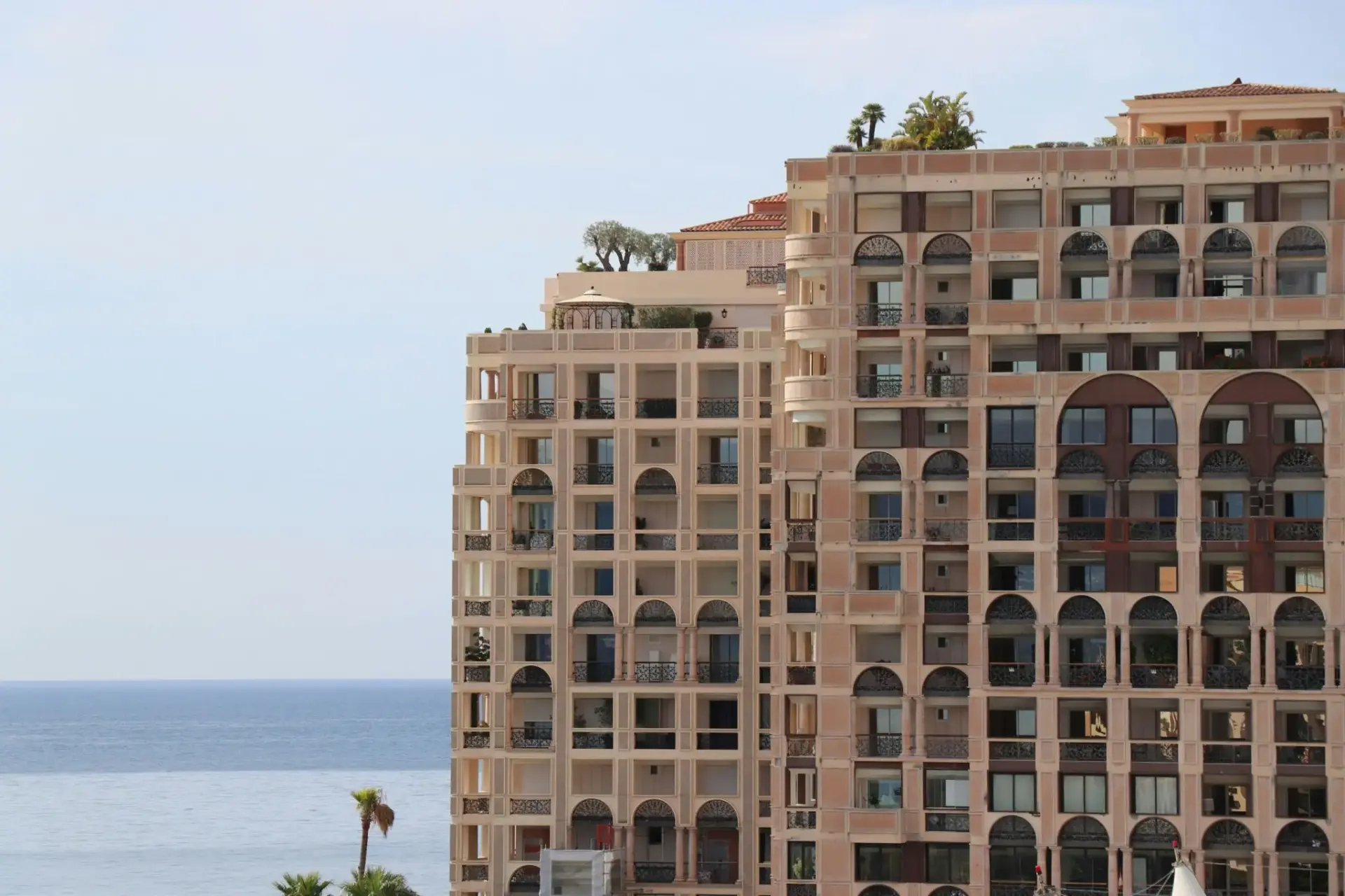 Edificios junto al mar reforma hotel lujo Barcelona