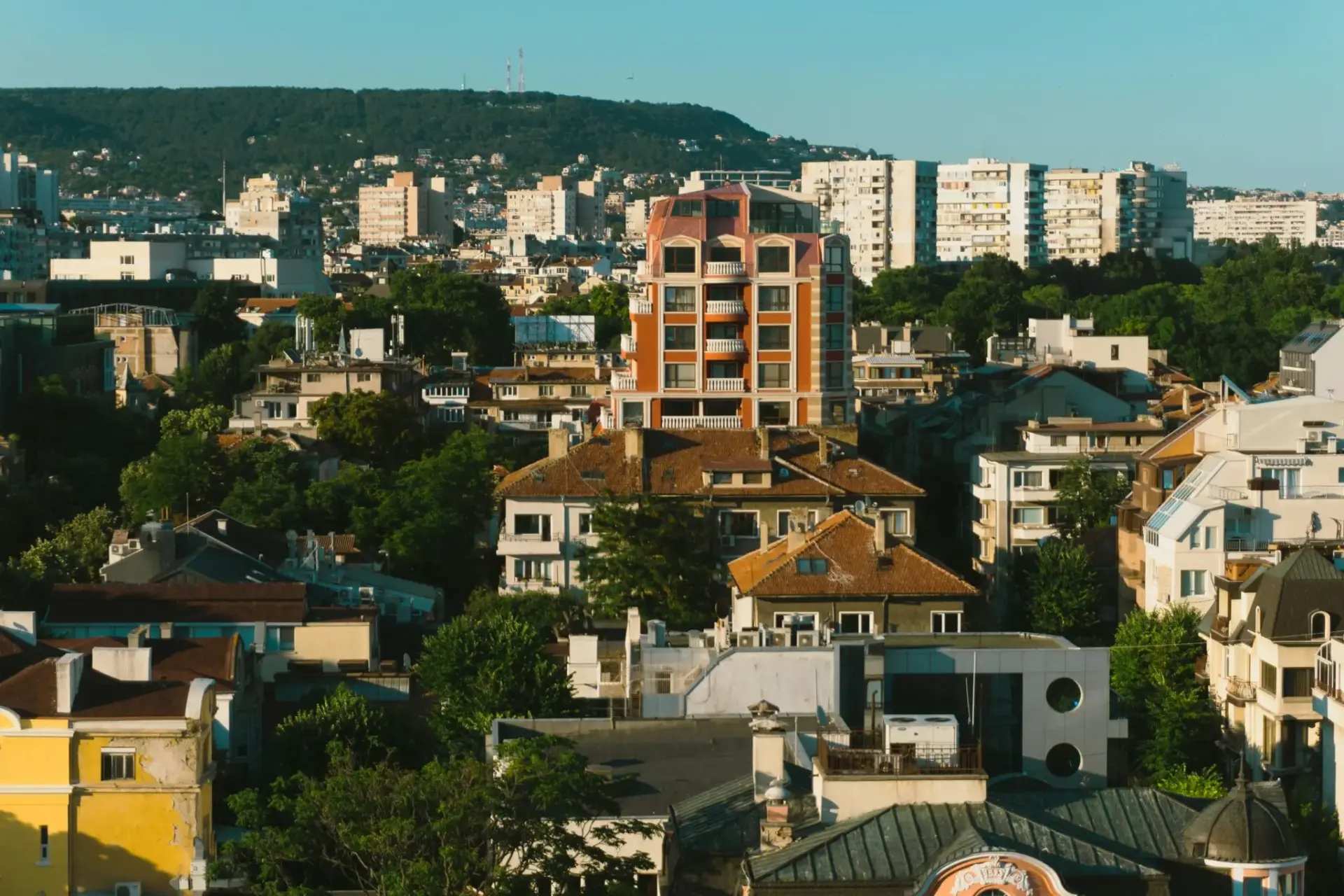 Edificios residenciales en una zona urbana precio vivienda Europa parejas