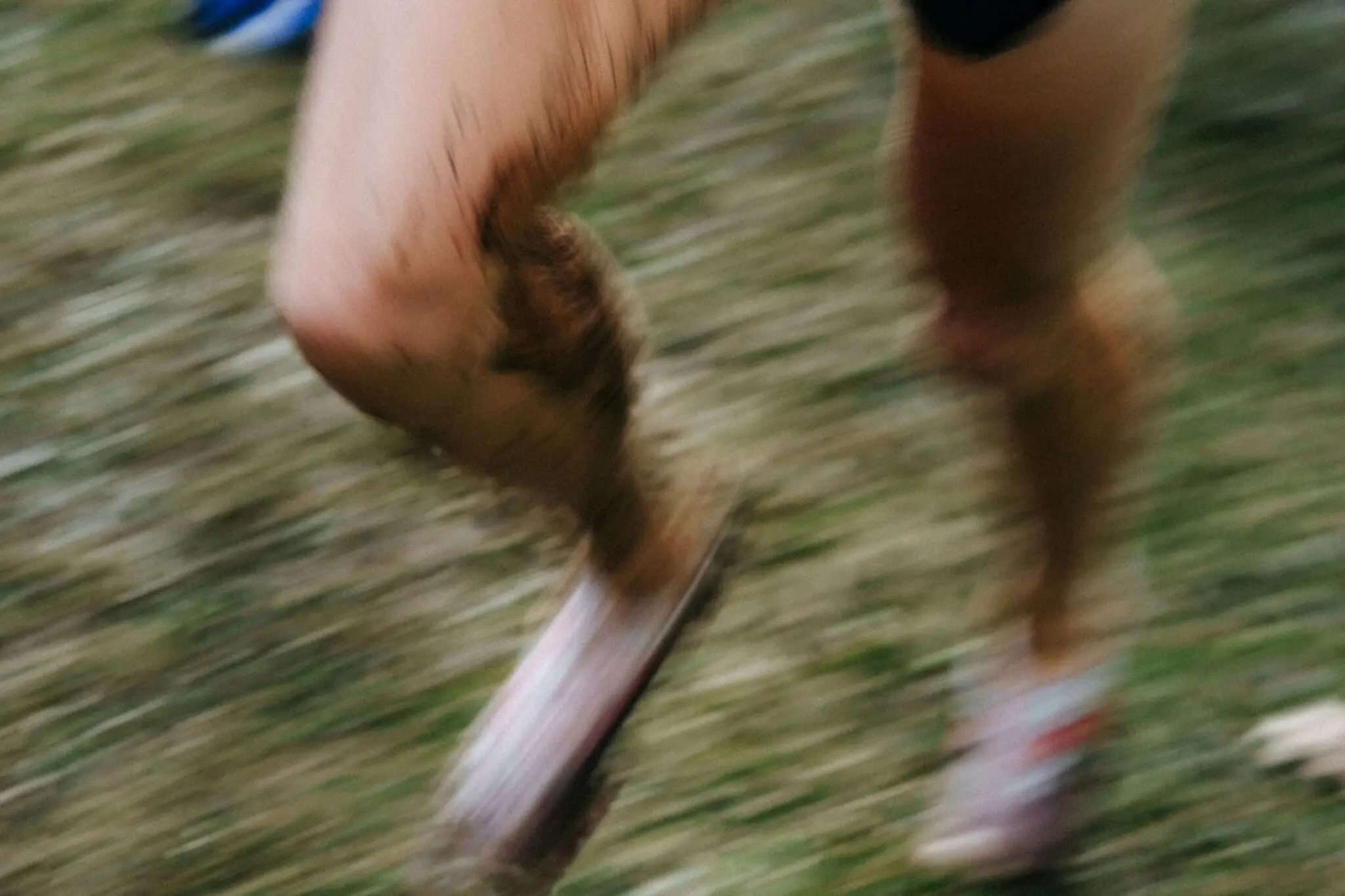 Cuatro ejercicios para piernas sin gimnasio que mejoran tu fuerza al correr 1 Merca2 fortalecer piernas sin gimnasio