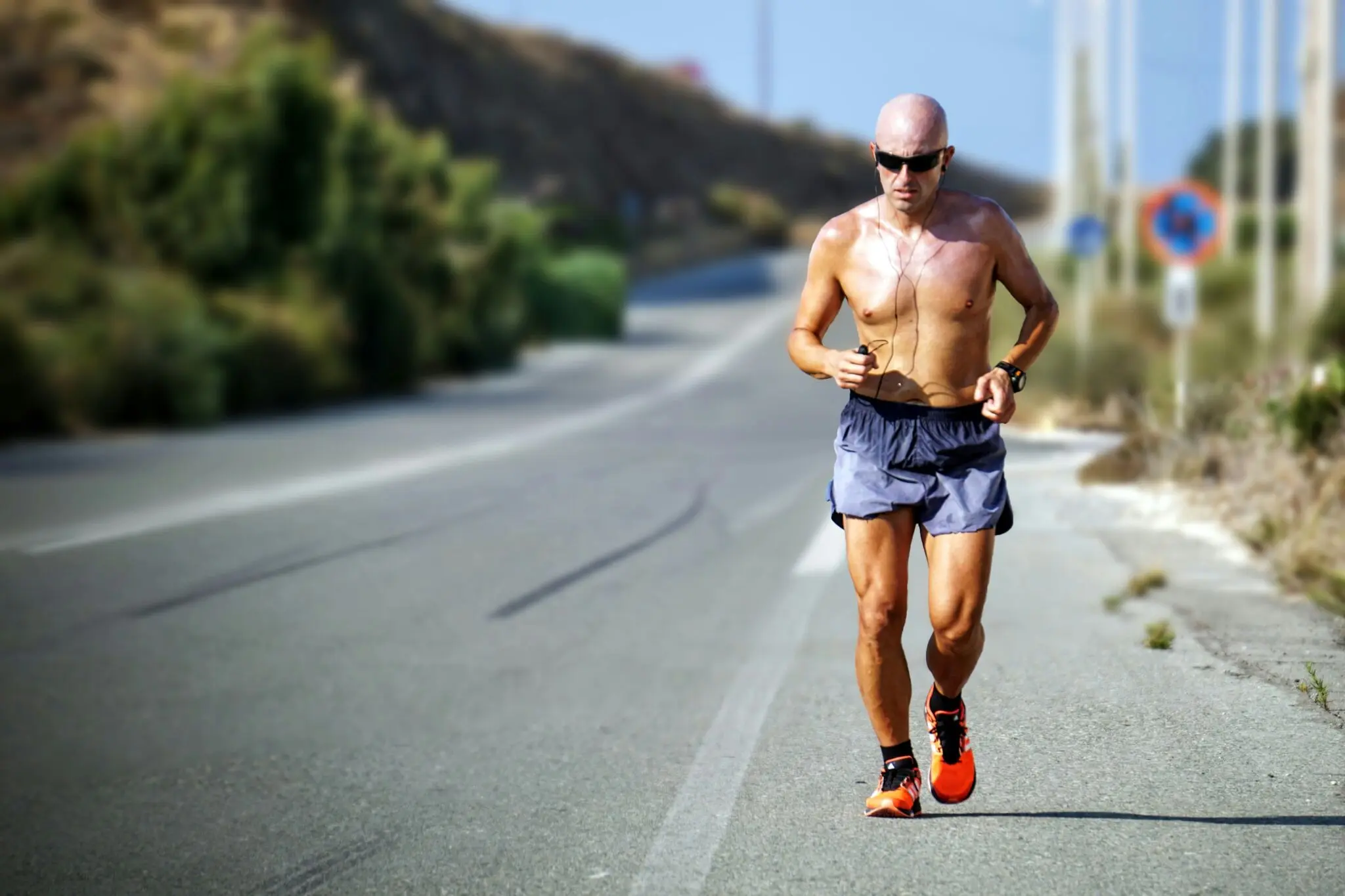 Cómo entrenar después de los 50: combina fuerza y cardio para sostener tu capacidad funcional 1 Merca2 fuerza a partir de 50