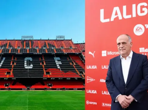 Estadio de fútbol y hombre ante fondo de LaLiga Composición fotográfica con un estadio de fútbol y un hombre ante un fondo de LaLiga.